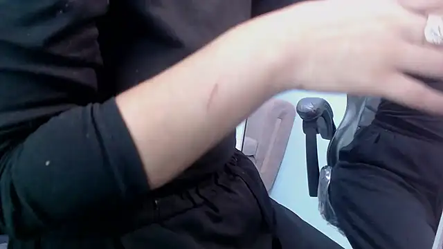 Snapshot of victoria_hernandez_t_ chatting on 11-06-25, 12:50 victoria hernandez t online show from 11-06-25, 12:50