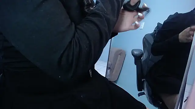 Snapshot of victoria_hernandez_t_ chatting on 11-19-25, 01:11 victoria hernandez t online show from 11-19-25, 01:11