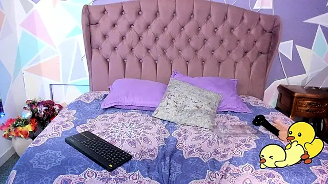 CloeyGraweing online show from 10-15-25, 07:03