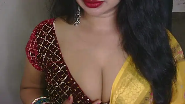 Snapshot of QUEEN_SAKHI- chatting on 10-19-25, 08:59 QUEEN SAKHI- online show from 10-19-25, 08:59