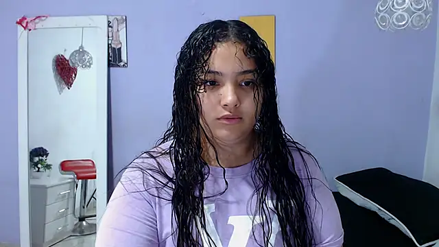 penelope gucci1 online show from 10-08-25, 12:03