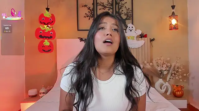 Camila Bustamante online show from 10-29-25, 04:42