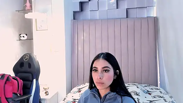 Snapshot of CandySays chatting on 10-12-25, 12:15 CandySays online show from 10-12-25, 12:15