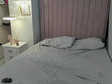 Snapshot of CandySays chatting on 10-29-25, 11:45 CandySays online show from 10-29-25, 11:45