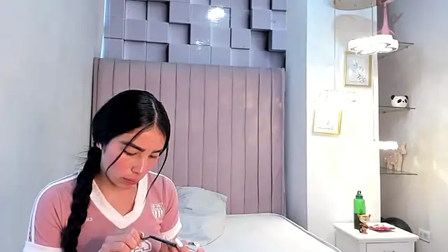 Snapshot of CandySays chatting on 11-07-25, 11:32 CandySays online show from 11-07-25, 11:32