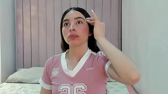 Snapshot of CandySays chatting on 11-14-25, 11:53 CandySays online show from 11-14-25, 11:53