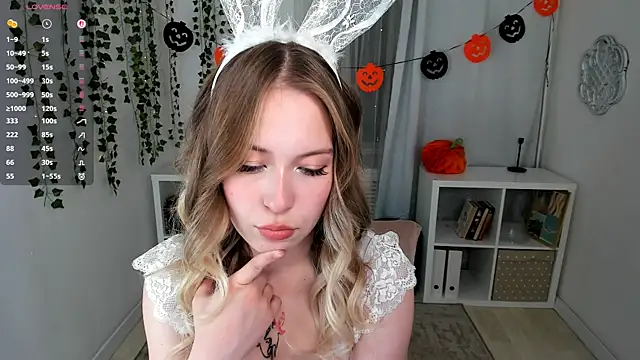 LanaRoselle online show from 10-31-25, 02:18