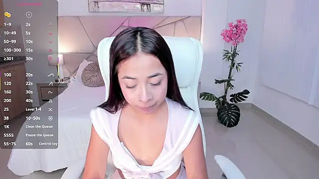 Snapshot of July_Adams chatting on 10-14-25, 04:13 July Adams online show from 10-14-25, 04:13