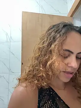 Chloe Leaozinho online show from 10-13-25, 08:31