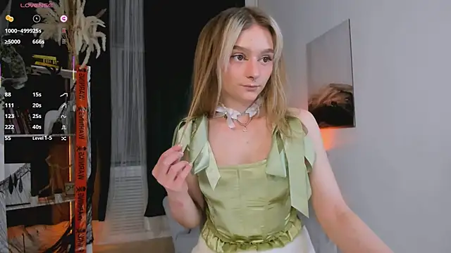 Snapshot of May_Bleach chatting on 10-22-25, 10:42 May Bleach online show from 10-22-25, 10:42