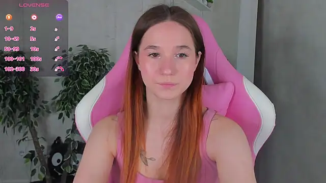 Eva Hollowey online show from 11-21-25, 10:25