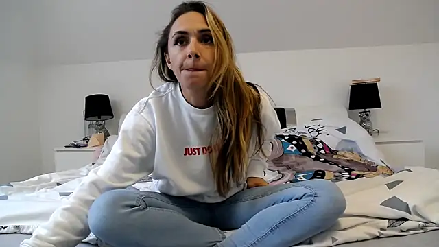 Snapshot of ArabianMalikah chatting on 11-03-25, 08:15 ArabianMalikah online show from 11-03-25, 08:15