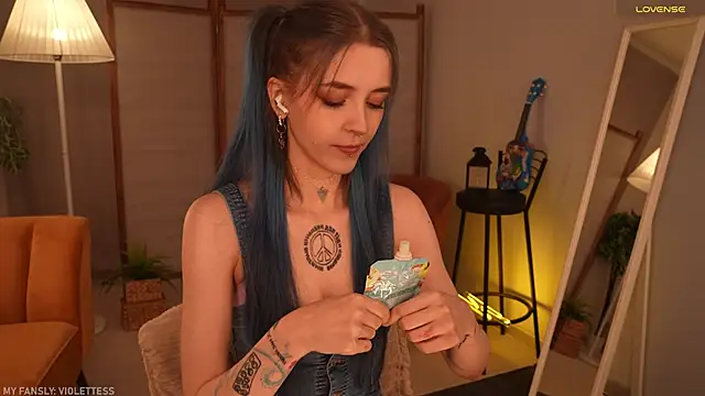 Snapshot of violetesa chatting on 10-22-25, 12:05 violetesa online show from 10-22-25, 12:05