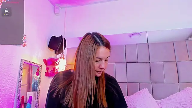 Snapshot of antoneella_jones chatting on 11-17-25, 01:06 antoneella jones online show from 11-17-25, 01:06