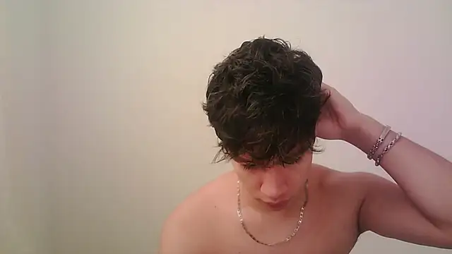 Snapshot of zeus_181 chatting on 11-18-25, 12:42 zeus 181 online show from 11-18-25, 12:42