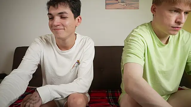 Snapshot of MattyandAiden chatting on 12-17-25, 06:47 MattyandAiden online show from 12-17-25, 06:47