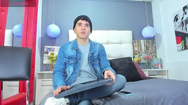 Matteo12  online show from 10-25-25, 03:36