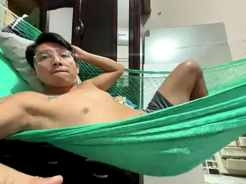 Snapshot of AlejXndroKD chatting on 10-14-25, 06:52 AlejXndroKD online show from 10-14-25, 06:52