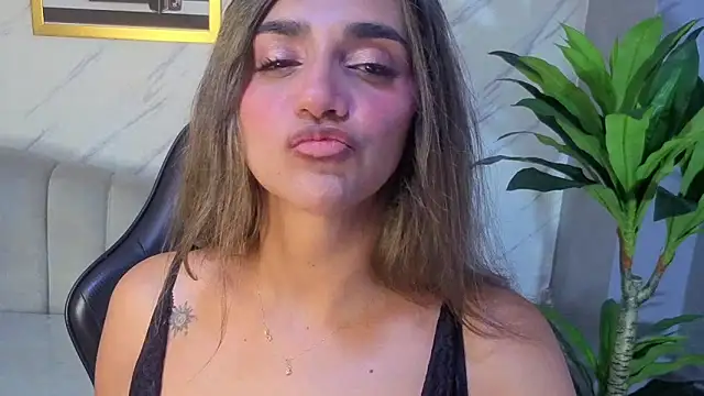 Snapshot of agatha_brooks_t chatting on 04-15-26, 12:34 agatha brooks t online show from 04-15-26, 12:34