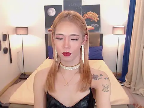 Snapshot of PreciousAmore chatting on 10-14-25, 11:00 PreciousAmore online show from 10-14-25, 11:00