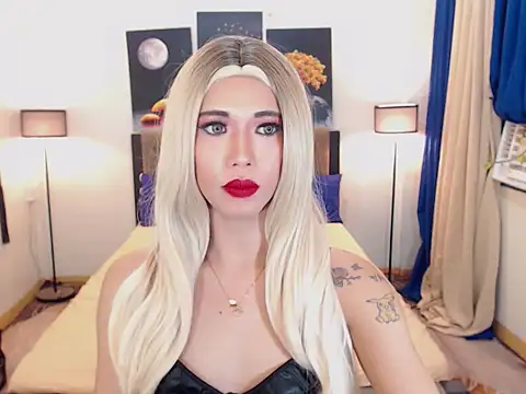 Snapshot of PreciousAmore chatting on 10-22-25, 06:40 PreciousAmore online show from 10-22-25, 06:40