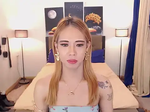 Snapshot of PreciousAmore chatting on 11-19-25, 01:22 PreciousAmore online show from 11-19-25, 01:22