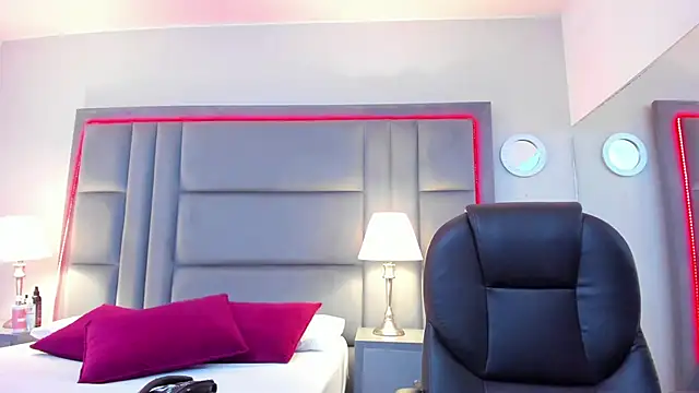 GabyMoreau online show from 04-08-26, 08:42