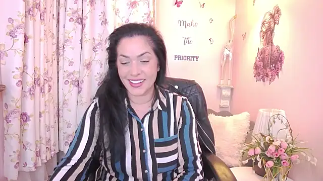 Snapshot of MyLovOne chatting on 04-10-26, 11:26 MyLovOne online show from 04-10-26, 11:26