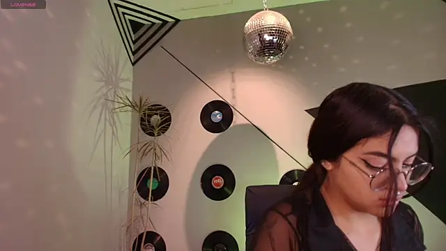 Lilith and Khloe online show from 10-19-25, 11:22