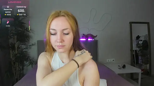 Luna G0ld online show from 10-19-25, 12:00