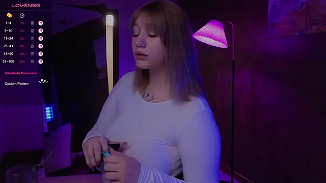 Snapshot of Morvelyn chatting on 10-14-25, 05:03 Morvelyn online show from 10-14-25, 05:03