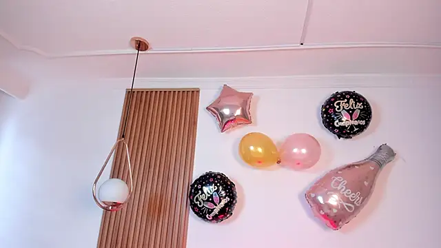 NicolWhite online show from 10-11-25, 12:36