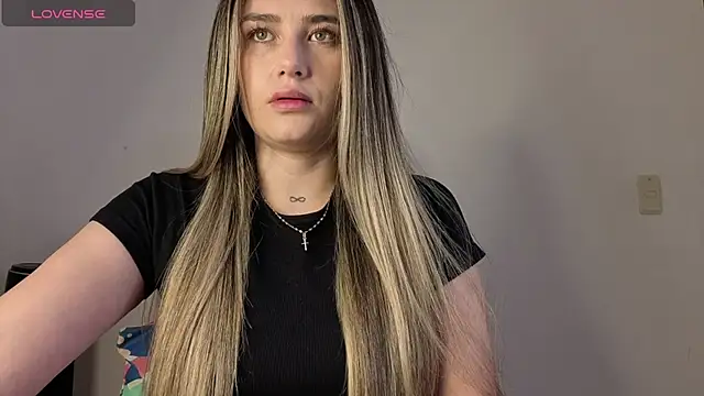 Veronika  Winslow  online show from 11-18-25, 05:56