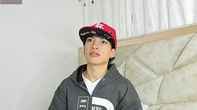 Snapshot of Thiago_Divine_ chatting on 09-17-25, 01:13 Thiago Divine  online show from 09-17-25, 01:13