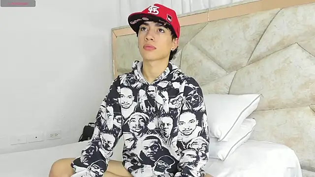 Snapshot of Thiago_Divine_ chatting on 09-18-25, 01:35 Thiago Divine  online show from 09-18-25, 01:35