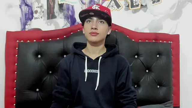 Snapshot of Thiago_Divine_ chatting on 10-17-25, 10:56 Thiago Divine  online show from 10-17-25, 10:56