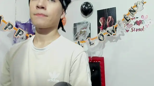 Snapshot of Thiago_Divine_ chatting on 10-18-25, 09:04 Thiago Divine  online show from 10-18-25, 09:04