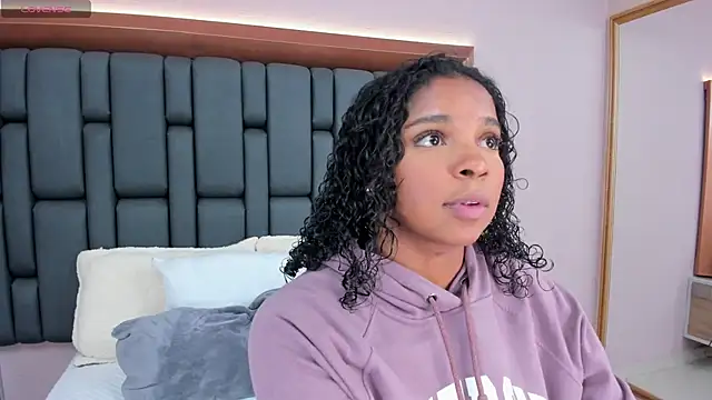 LisaMendez online show from 10-18-25, 02:03