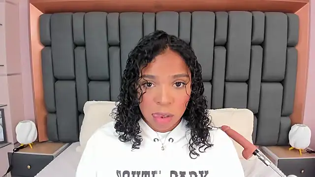 LisaMendez online show from 10-21-25, 03:51