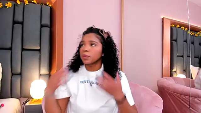 LisaMendez online show from 01-17-26, 04:06