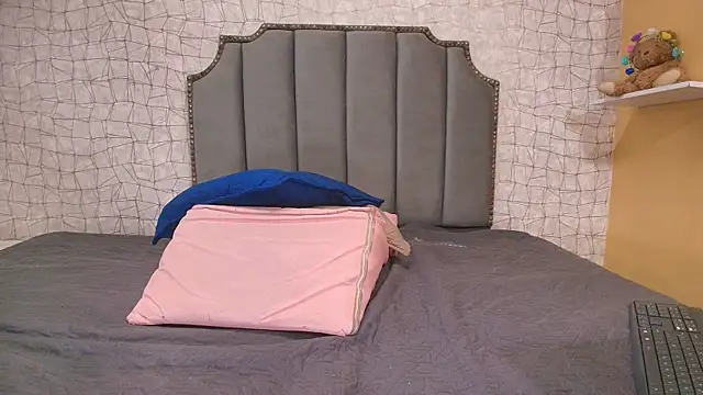 chloe leroy  online show from 11-14-25, 11:53