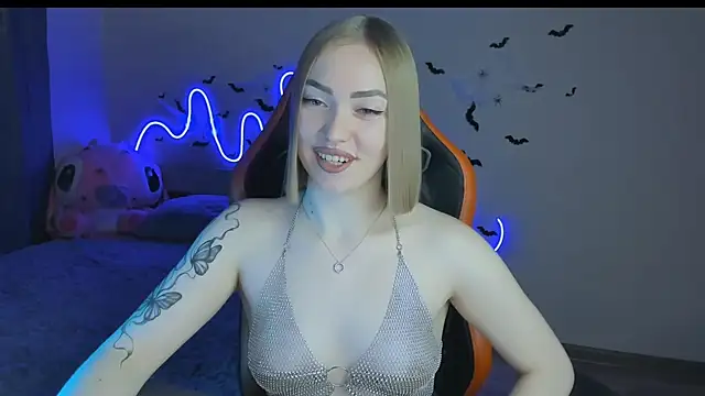 LaraKrein lk online show from 10-29-25, 02:52