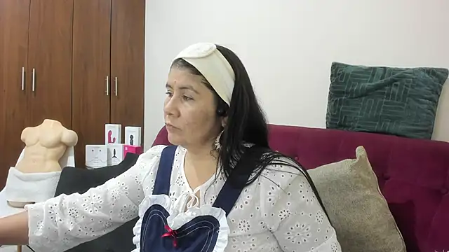 kiraGeiner online show from 12-01-25, 01:10