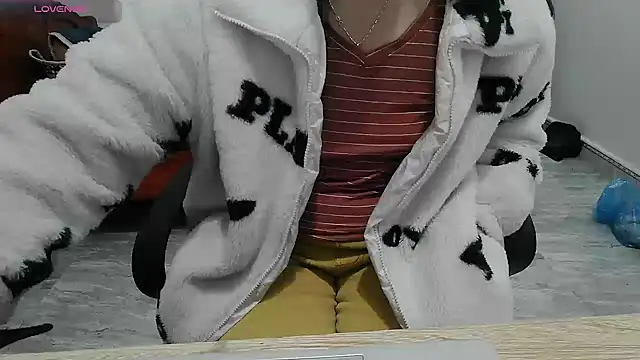 Owe chan online show from 11-25-25, 12:38