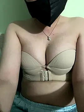 Snapshot of Nanaly99 chatting on 11-22-25, 04:28 Nanaly99 online show from 11-22-25, 04:28