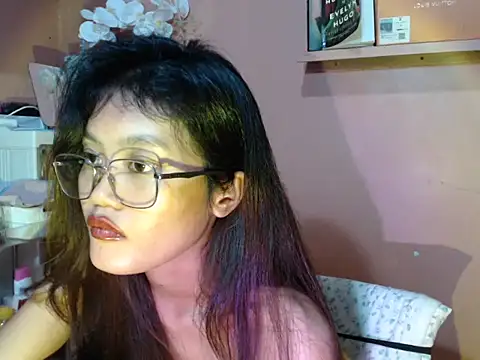 Snapshot of skinny_gracie chatting on 10-12-25, 03:11 skinny gracie online show from 10-12-25, 03:11