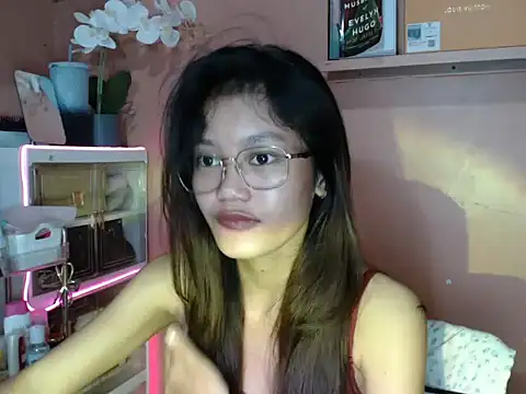 Snapshot of skinny_gracie chatting on 10-15-25, 08:47 skinny gracie online show from 10-15-25, 08:47