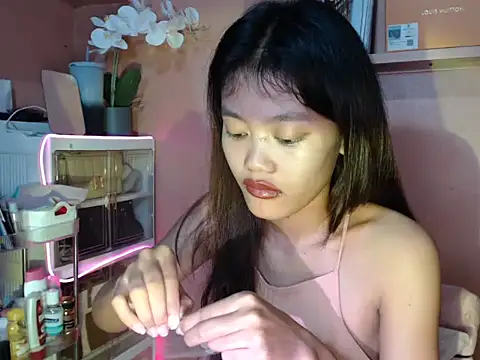 Snapshot of skinny_gracie chatting on 10-16-25, 08:32 skinny gracie online show from 10-16-25, 08:32