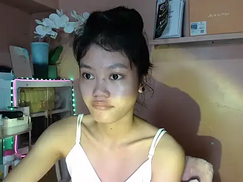 Snapshot of skinny_gracie chatting on 10-19-25, 03:29 skinny gracie online show from 10-19-25, 03:29