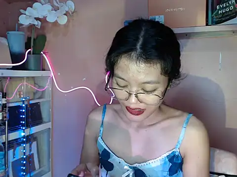 Snapshot of skinny_gracie chatting on 10-29-25, 05:42 skinny gracie online show from 10-29-25, 05:42